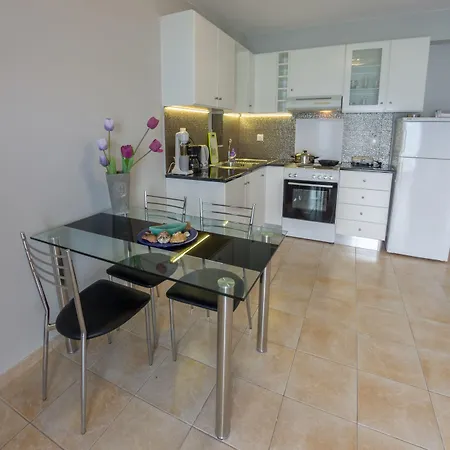 شقة Kiveri Apartments كيفيريون
